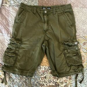 Men’s cargo shorts size 32 by Wenven